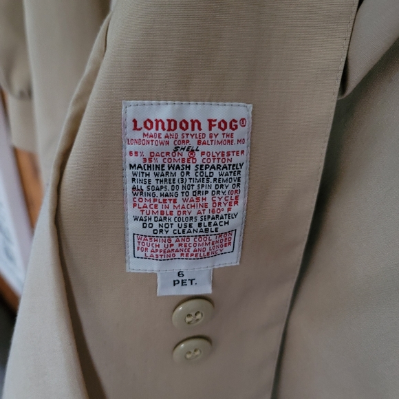 Vintage London Fog raincoat! Size 6P. - Picture 4 of 4